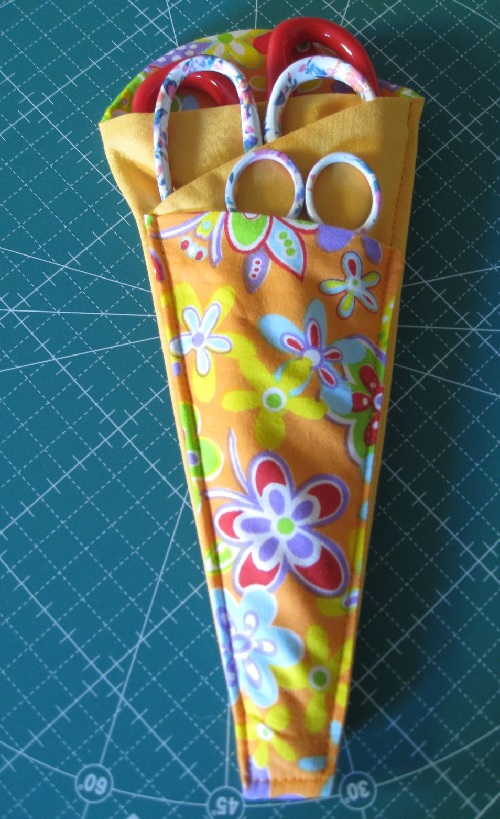 handy-dandy-folded-fabric-scissor-holder-quilting-cubby