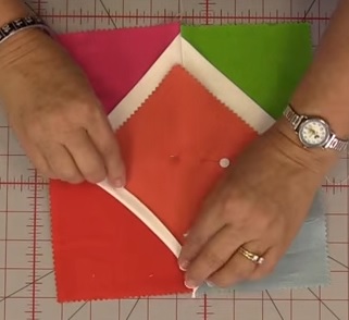 how to fold the edges of a cathedral window quilt