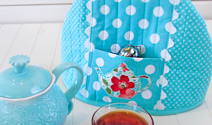 quilted tea cozy pattern with rick rack