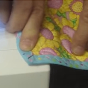 how to bind a quilt with a sewing machine stitching the corners down