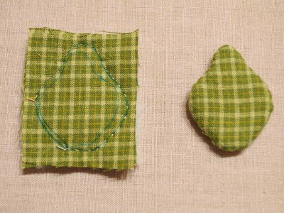 make leaves for top of triangle pouch