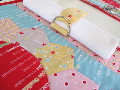 quilt pattern for matching placemats and hotplates and napkin holders