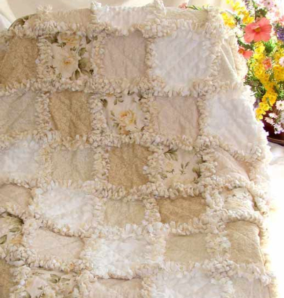 extra raggy quilt cream white and roses