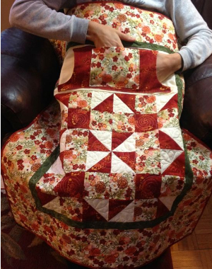 lap quilt with extra pocket red pinwheel block