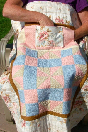 lap quilt with pockets Lovie