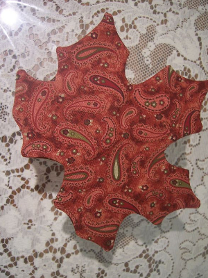 maple leaf mug rug before quilting