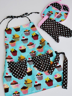 apron-with-pretty-cupcake-fabric