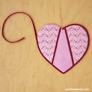 finish heart shaped pot olders with binding or bias tape