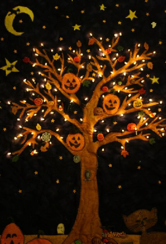 halloween-wall-quilt-tree-with-lights