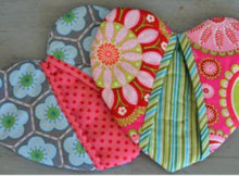 heart-pot-holders-that-are-also-oven-mitts