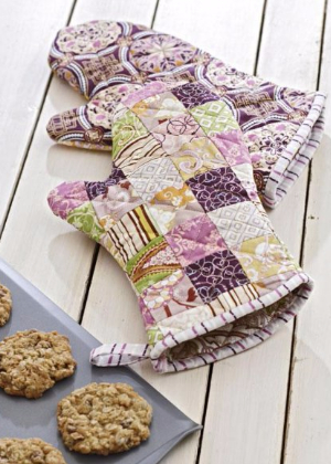 quilty-gifts-patchwork-oven-mitts-designer-elizabeth-stumbo