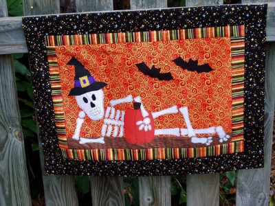 skeleton-halloween-wall-quilt
