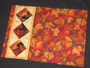 string-of-diamonds-placemats-autumn-fabric