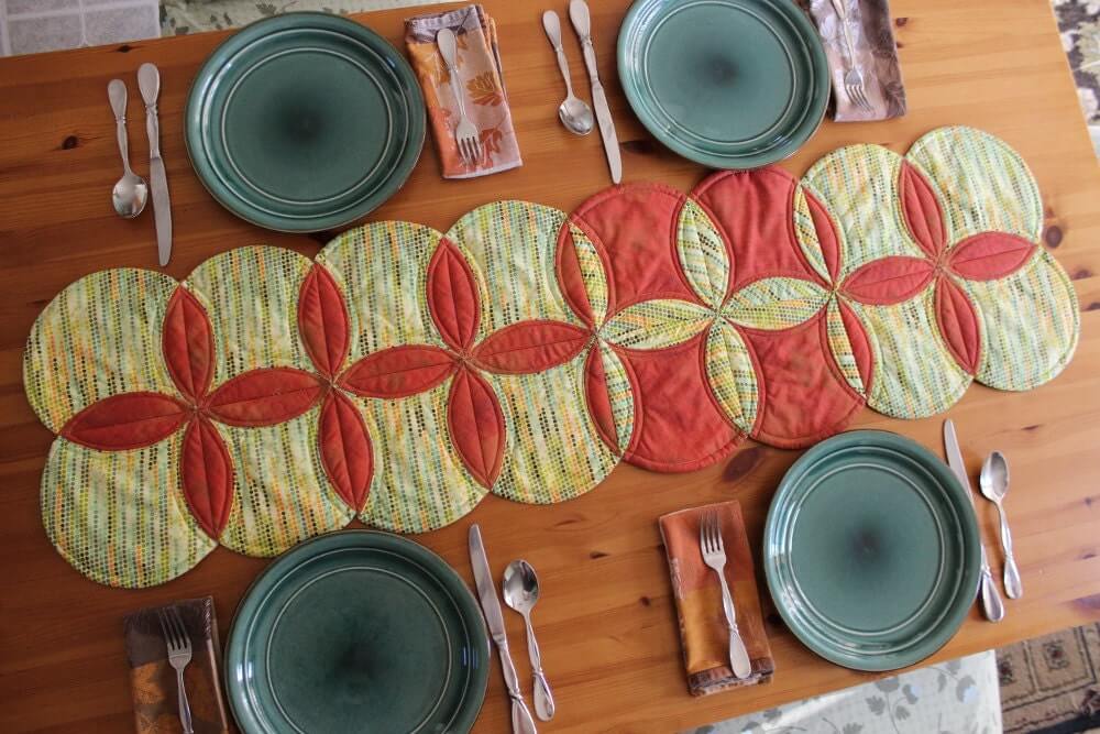 Cathedral Windows stye table runner pattern