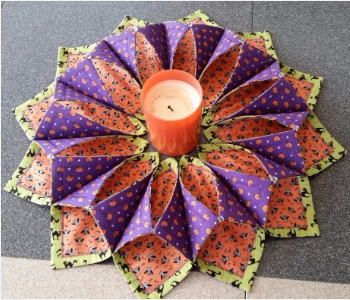 fold-n-stitch-wreath-spooky-fabric-orange-green-and-purple