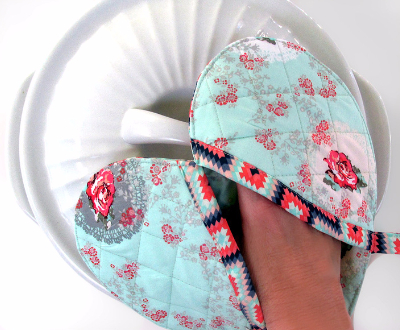 heart-oven-mitt-with-pocket-to-slip-your-hand-in