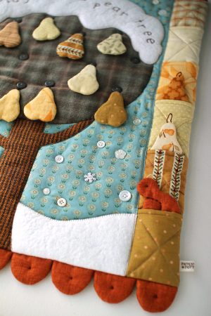 christmas-wall-hanging-with-side-pockets