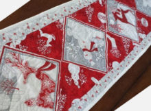 holiday-frost-reindeer-henry-glass-table-runner