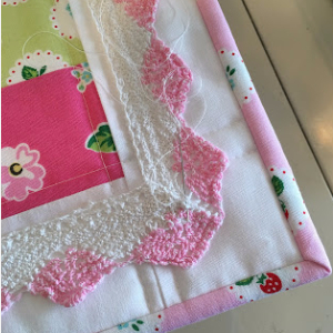 quilted-table-mat-with-crochet-trim