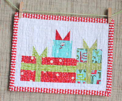 gift-boxes-mini-wall-quilt