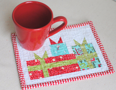 mug-rug-with-gift-boxes