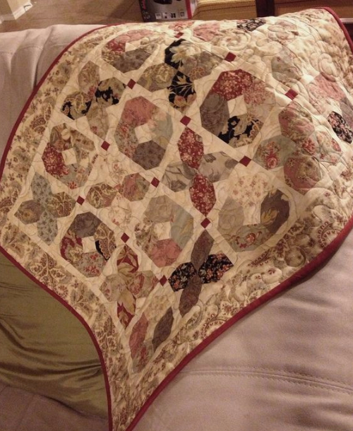 Speck quilt vintage floral fabric