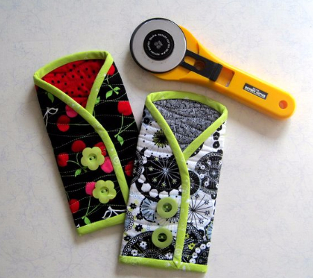 cute rotary cutter pouch with buttons