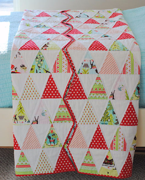 Christmas quilt with zig zag edge