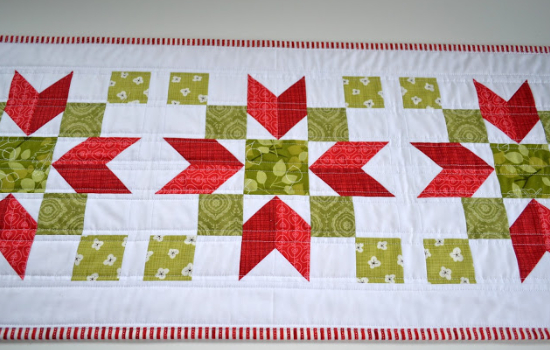 Table runner 3 poinsettia quilt blocks