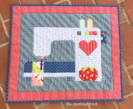 sewing machine mini quilt with patchwork