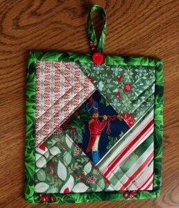 Hot pad ideas made with Christmas fabric