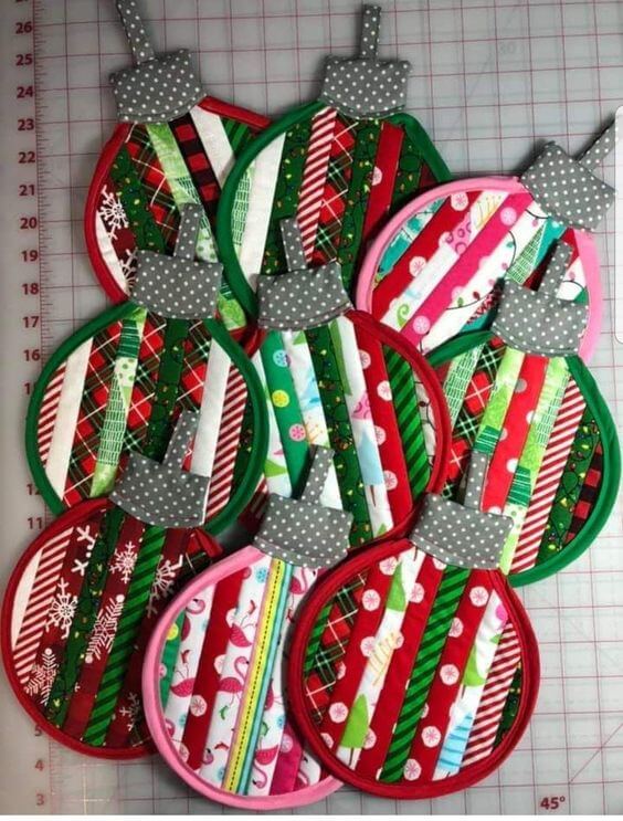 Christmas ornament pot holder scrappy quilt pattern
