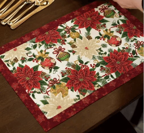 Self binding placemat Holiday Fabric