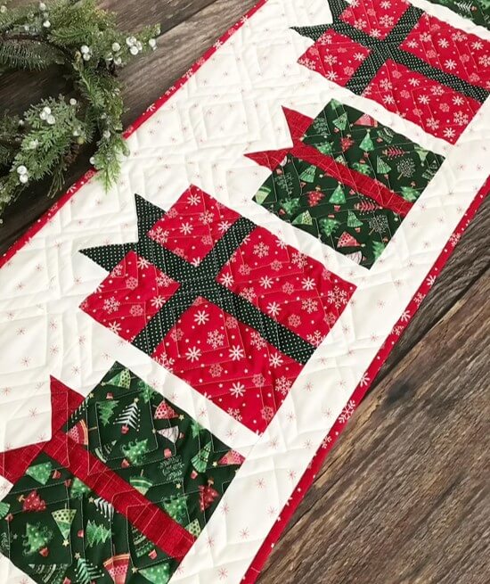 Christmas Present table runner quilt pattern