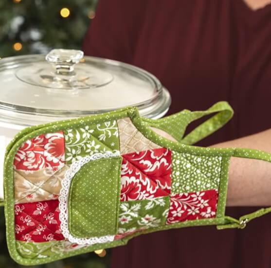 Double spaced hot pad miniature apron