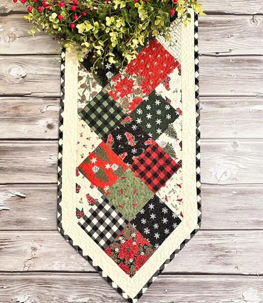 Holliberry table runner